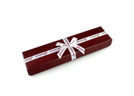 Boîtes-cadeau de papier de bijoux réutilisées par rouge avec le ruban pour le collier et le stylo