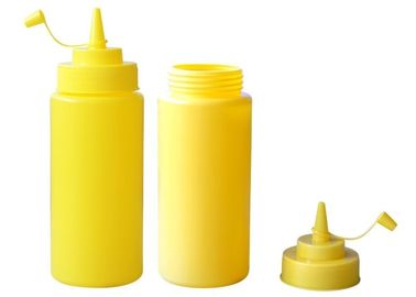 Les bouteilles en plastique de sauce à jaune de catégorie comestible avec de la sauce couvrent, serrent la bouteille de sauce